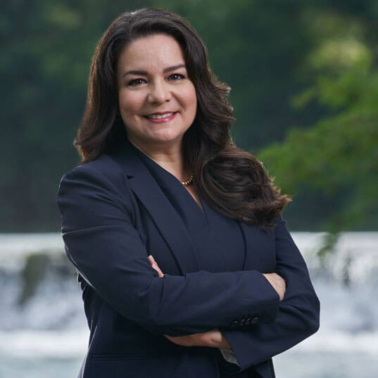 Adriana Cruz Headshot